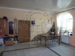 Просторный дом с большим участком.