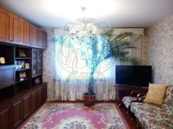 Трёхкомнатная квартира в кирпичном доме по Вазова 1!!!