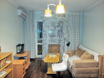 Двухкомнатная квартира с ремонтом.