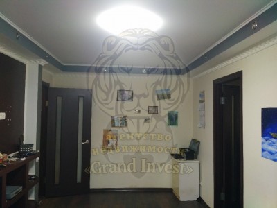 Продам 2-х комнатную квартиру на среднем этаже