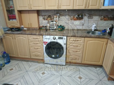 Продам 3-х комнатную квартиру на таврическом