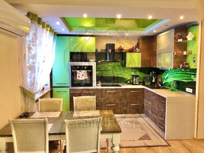 Продам 3-х комнатную квартиру на таврическом